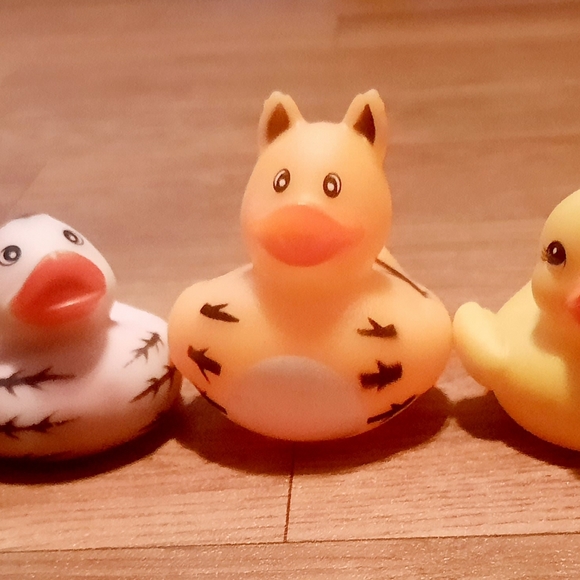 SOLD 9 Duck Toys - Picture 3 of 9